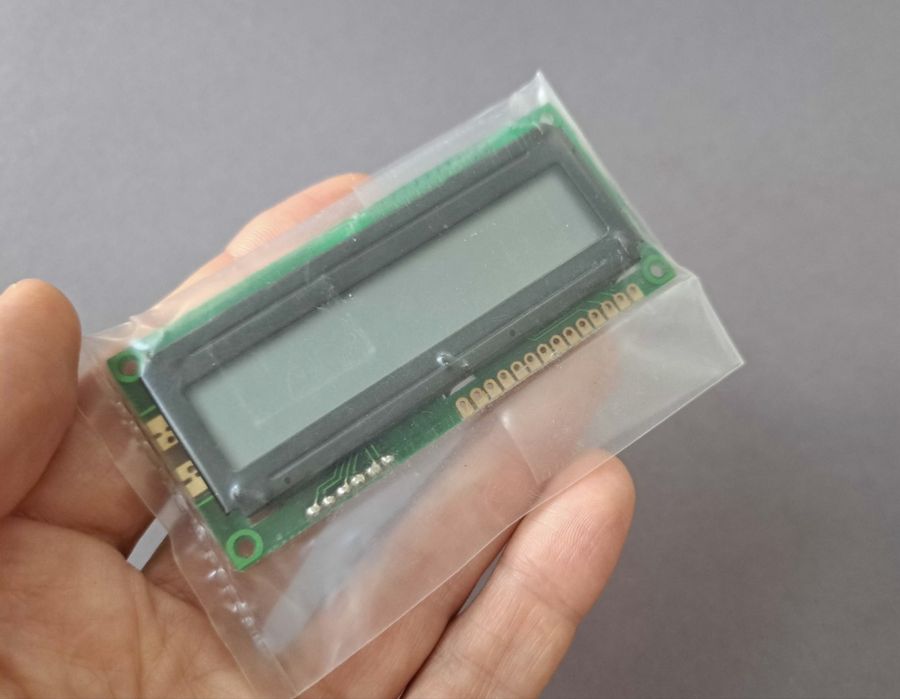 Символьный LCD дисплей 2 строки по 16 символов (без кириллицы).