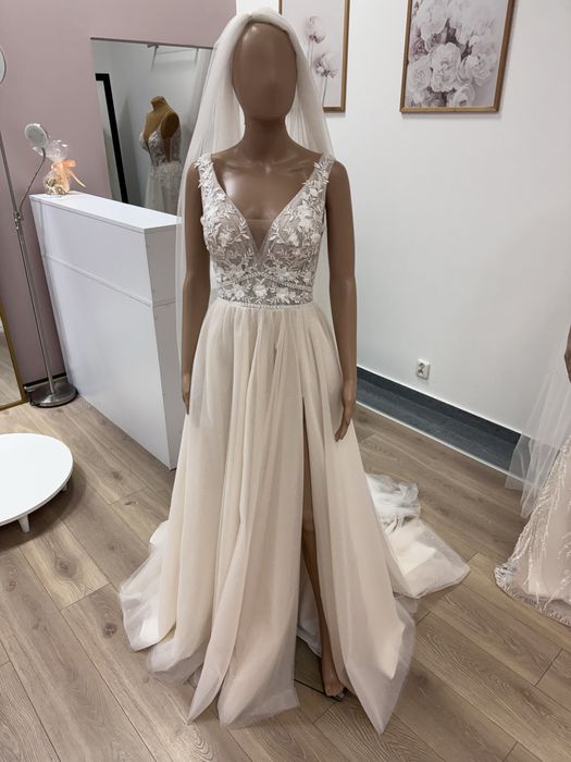 Nowa suknia ślubna błyszcząca z koronką i rękawkami na ramiączkach 38