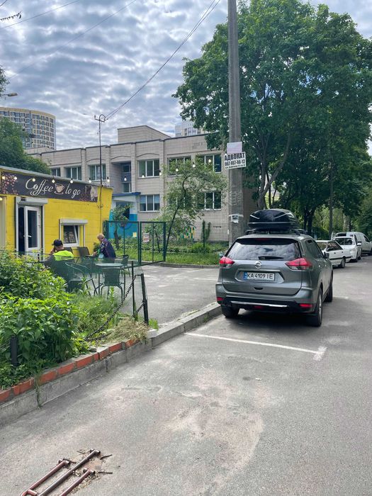 Затишна квартира в цегляному будинку біля метро