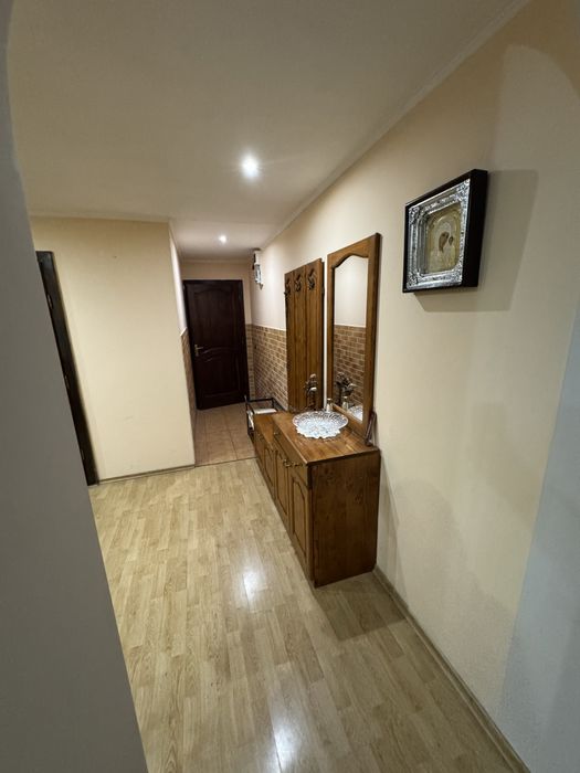 Здам трикімнатну квартиру в Центрі