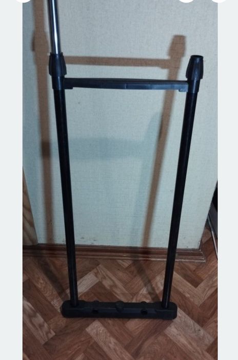 Запчасти на стойку,вешалку на колесах