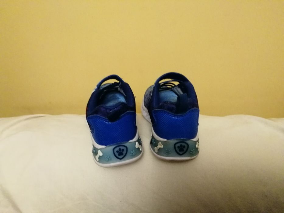 Psi patrol sneakersy LED chłopięce Paw migające świecące adidasy buty