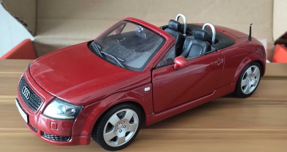 5 Carros de coleção Maisto e Burago escala 1/18
