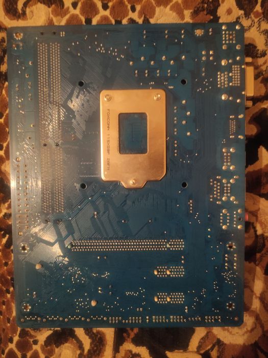 Продам.Материнська плата gigabyte ga-h61m-hd2  s1155)  робоча))
