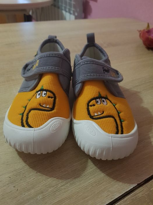 Продається дитяче взуття