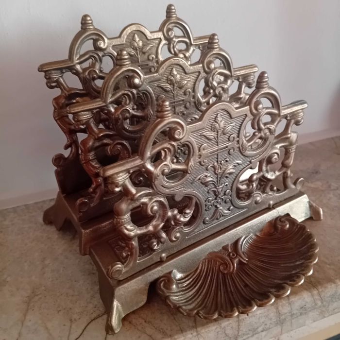 Mosiężny antyczny organizer