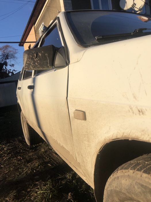 Ваз 2109 в гарному стані і на зоду. Сів і поїхав. 1989 рік