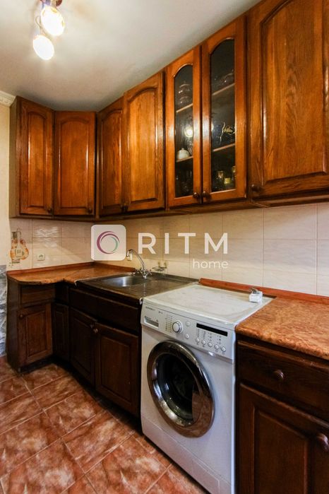 4-к. квартира з меблями та ремонтом за вул. Відродження