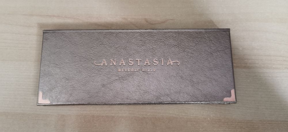 Sprzedam nową paletę Anastasia beverly  hills