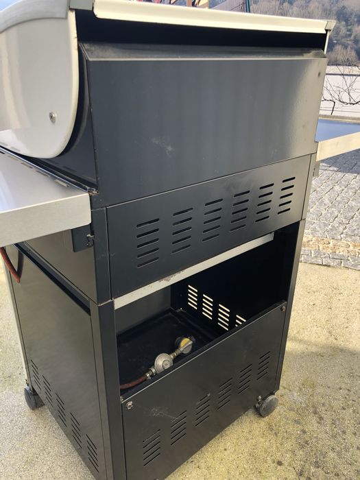 Grelhador Barberque a Gás (NÃO É DE BICOS) FireKing Linea III c/ 3 queimadores COMPLETAMENTE NOVO