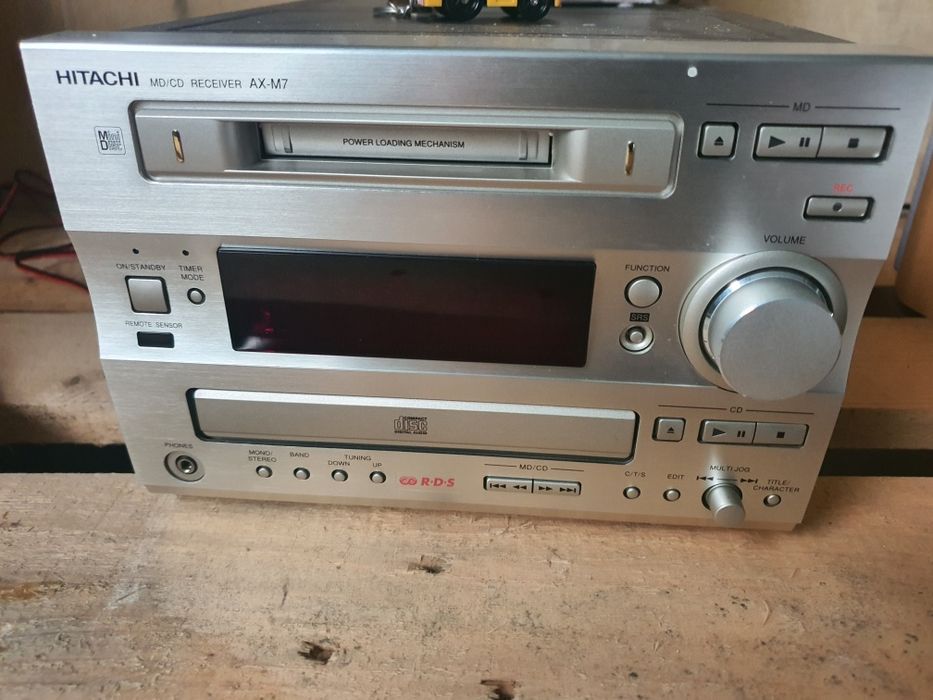 Mini wieża HITACHI.