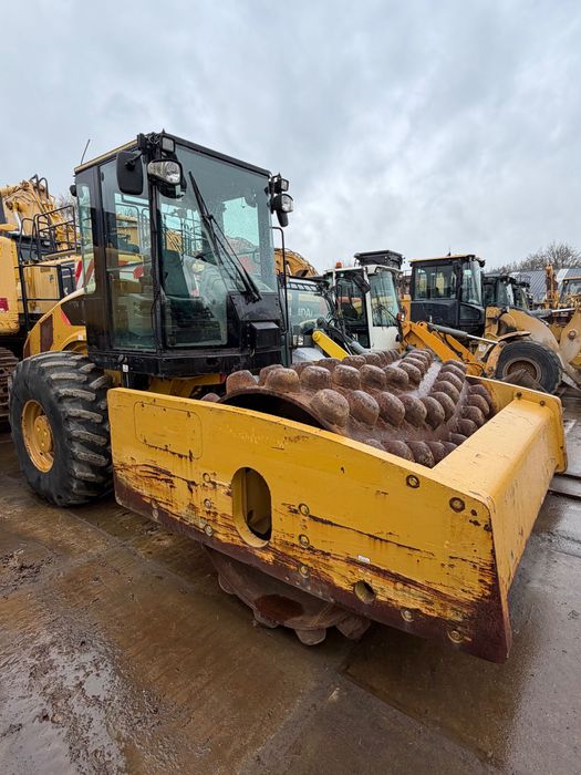 Грунтовий каток | Caterpillar CP74 | 2011 рік |