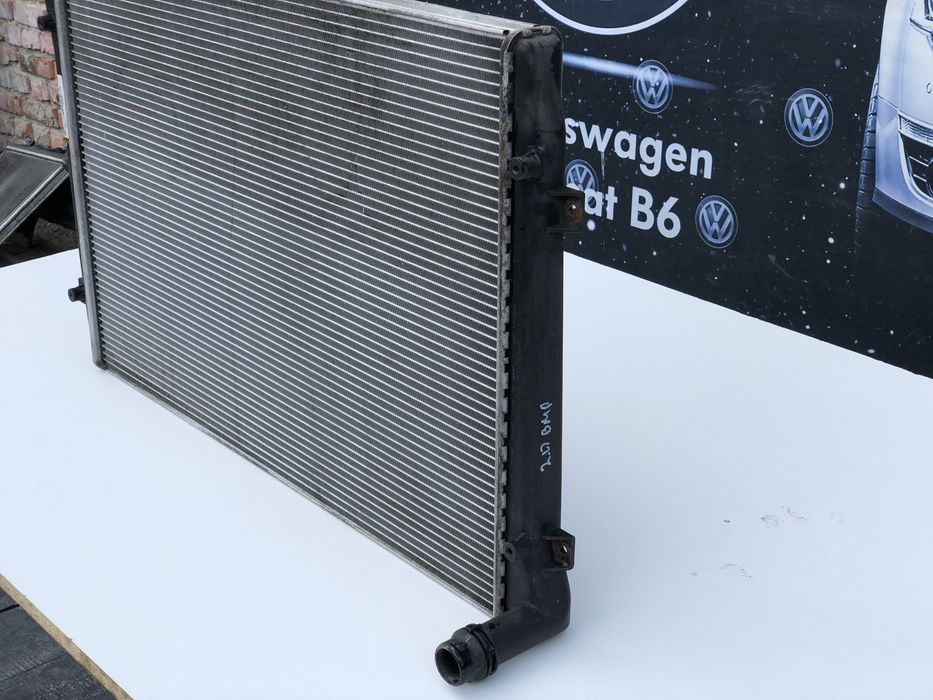 Радиатор охлаждения двигателя радіатор основний Пассат Б6 2.0 BMP