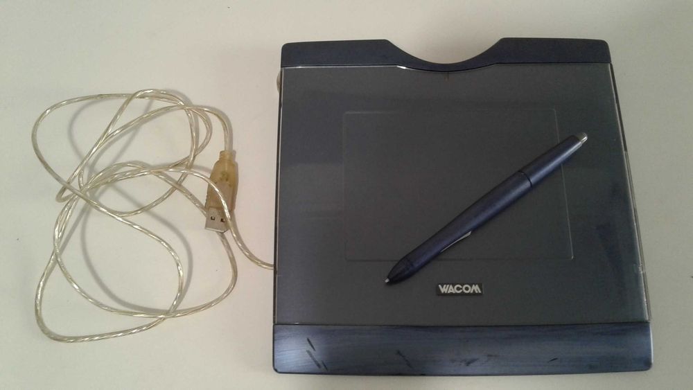 Mesa de desenho digital. Marca: Wacom