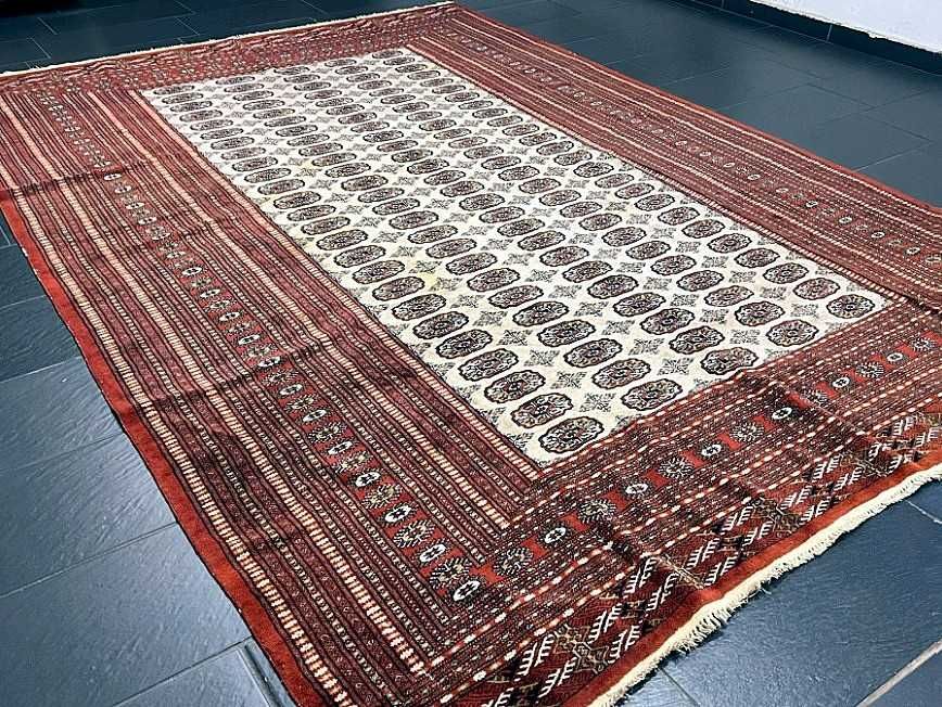 Tapete BUCHARA Afegão, elaborado manualmente com lã sobre algodão e com 330cm x 230cm