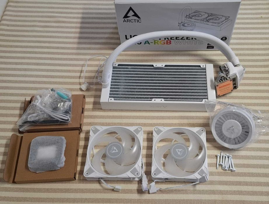Arctic Liquid Freezer III 240 A‑RGB White – Novo, Sem Qualquer Uso