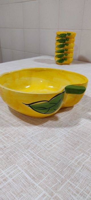 Loiça estilo bordallo para sobremesa em cerâmica pintada á mão.