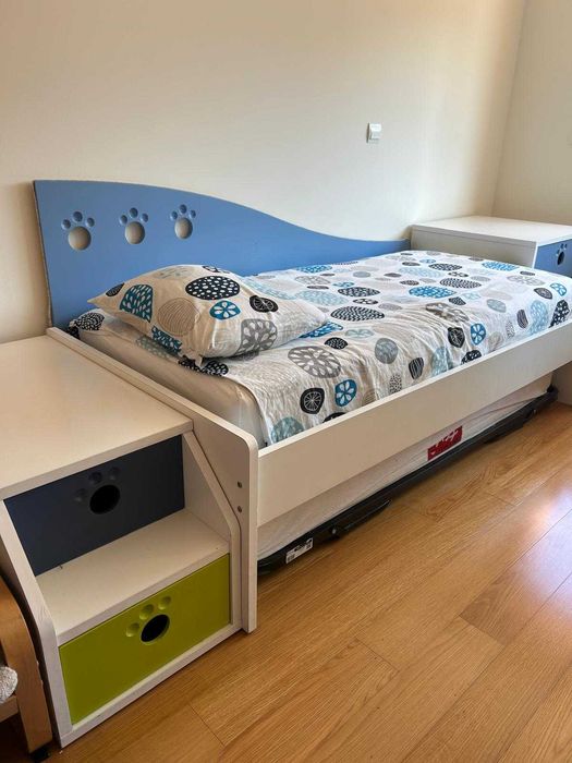Quarto Juvenil Completo | 2 Camas + 2 Colchões (1 Ano) + Cómoda + Camiseiro | 950€