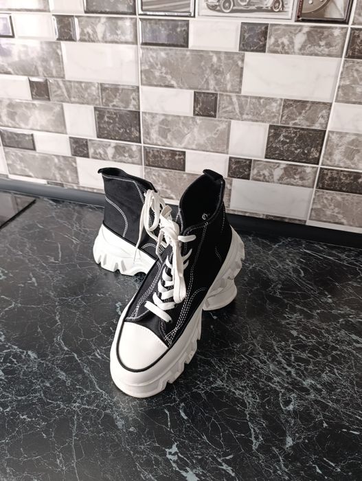 красовки високі текстильні