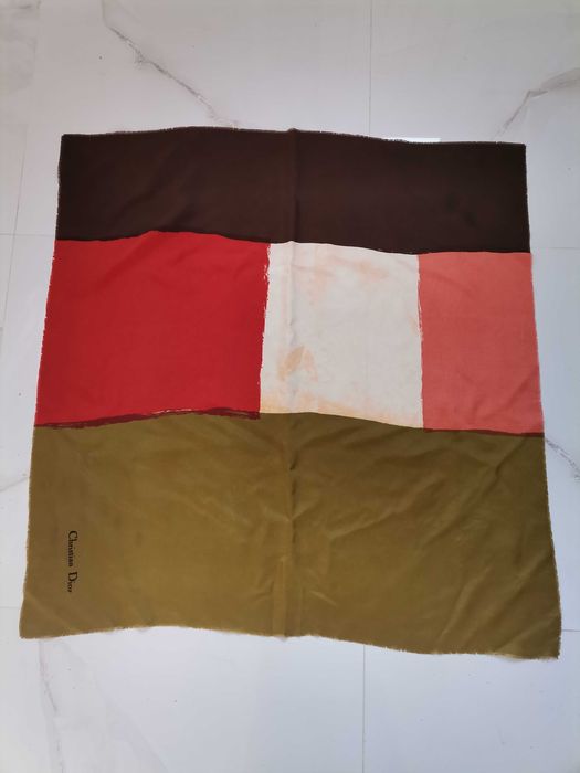 Chusta Christian Dior.