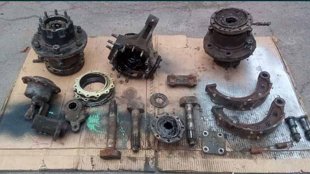 Запчасти зил 157 разные