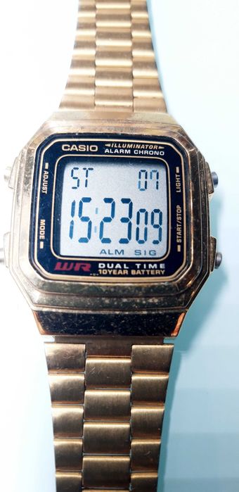 Relógio de puso dourado Casio Ler discrição.