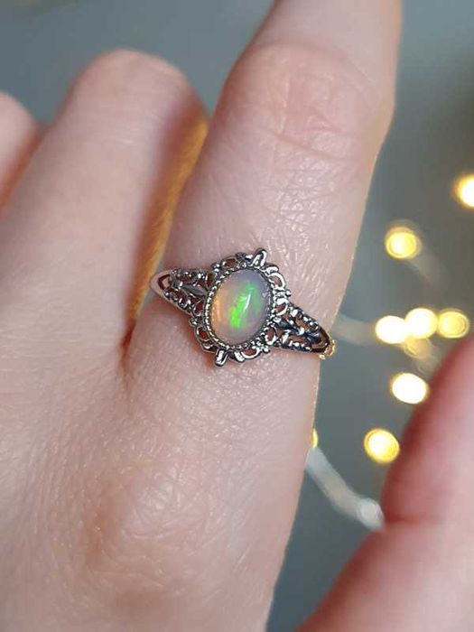 Anel com opala preciosa multicolor da Etiópia, ajustável