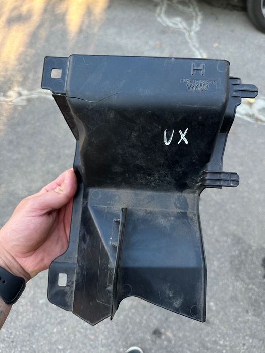 Воздухоприемник Lexus UX250h 17753-24010