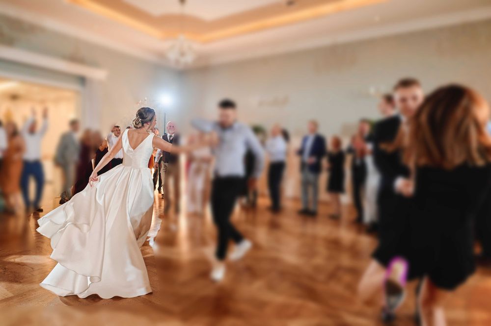 Piękna suknia ślubna Ariamo Bridal