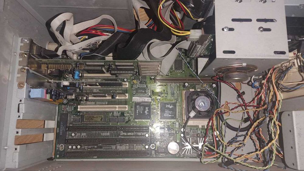 Ретро ПК Pentium 166MMX / 64Mb пам"яті / 40Gb HDD / 4Mb PCI Video