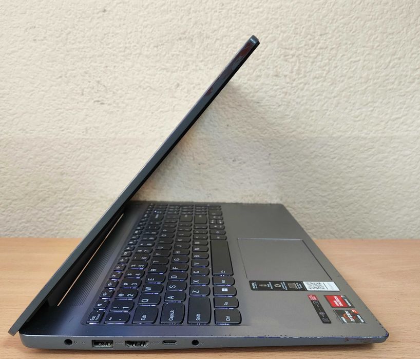 Потужний і тонкий Lenovo Slim 3 15.6"FHD IPS/Ryzen 7(8ядер)/16GB/512M2