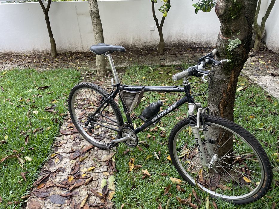 Bicicleta desportiva para adulto