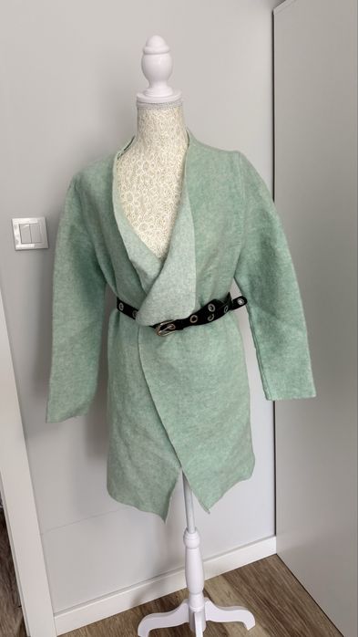 Sweter damski z paskiem