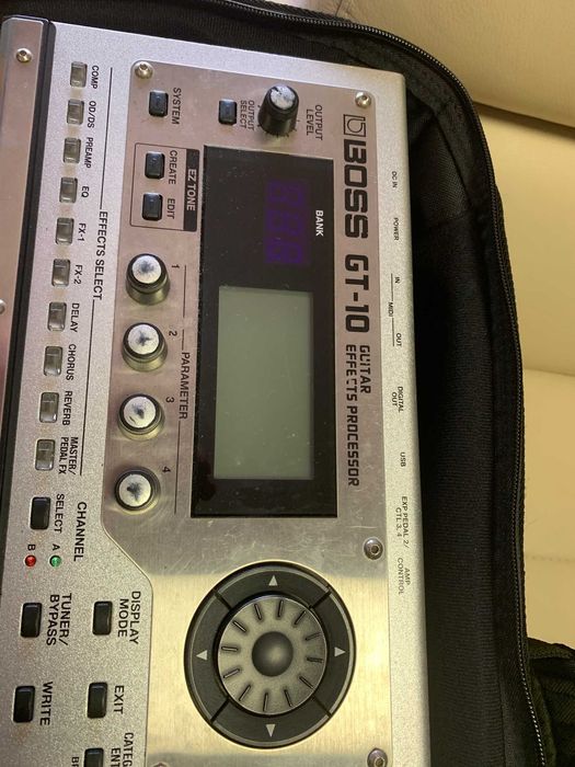 Pedaleira Boss GT10 e pedais