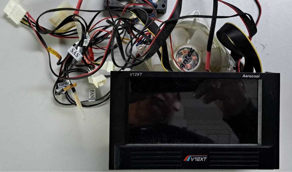 Aerocool V12XT Controller Fan64740602903554121