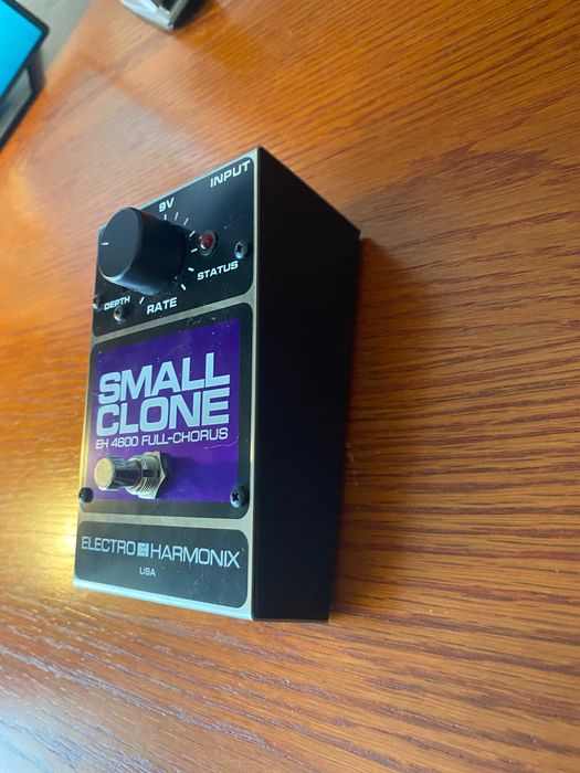 Electro-Harmonix Small Clone — Pedal de chorus analógico
