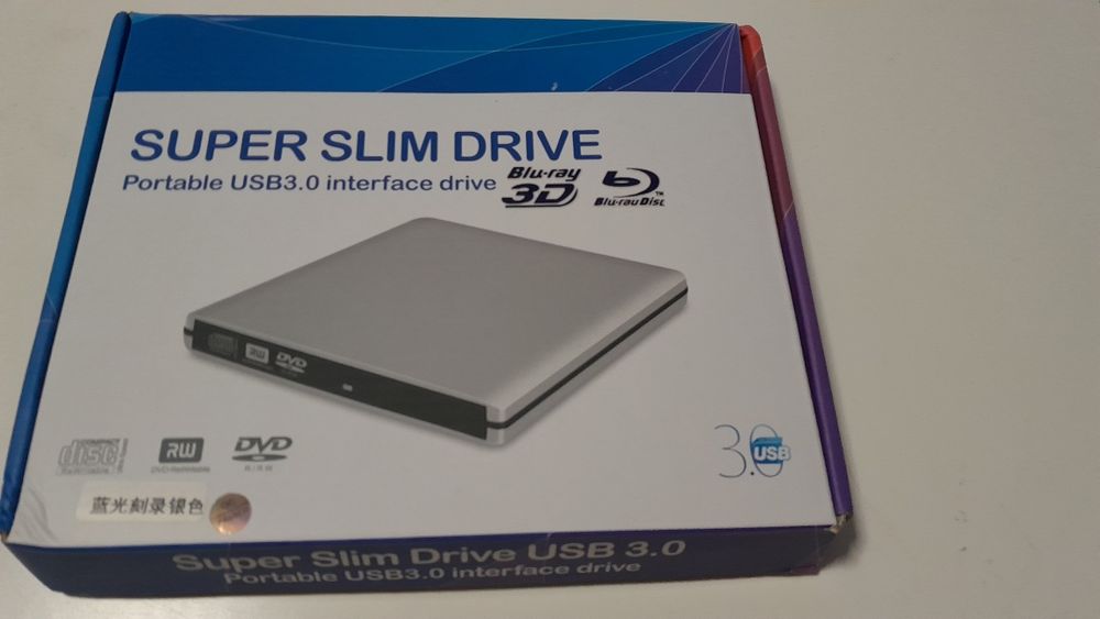 Super Slim Drive wyposażony w szybki interfejs USB 3.0.
