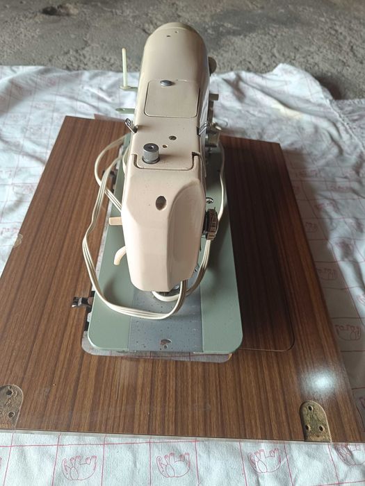 Máquina de costurar - Oliva 515