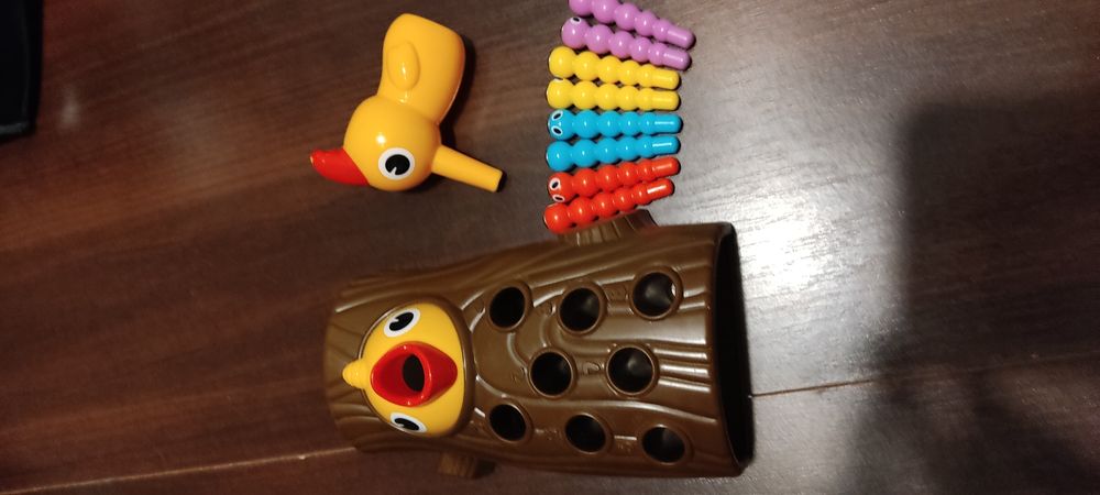 Magnetyczna gra Montesori  nakarm ptaszka robaczki dzięcioł
