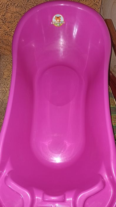 Дитяча ванночка для купання.