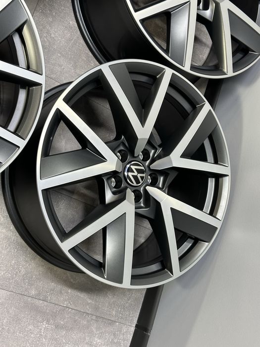 Нові оригінальні диски Volkswagen Touareg Braga 5x112 R20. 760601025R