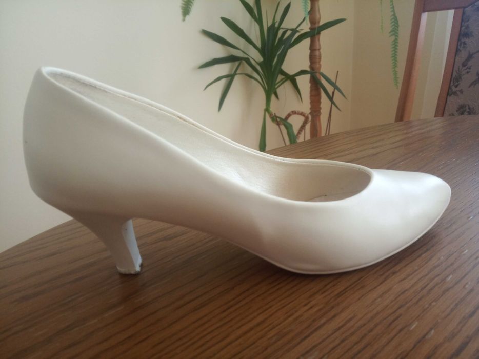 Buty na obcasie r.38