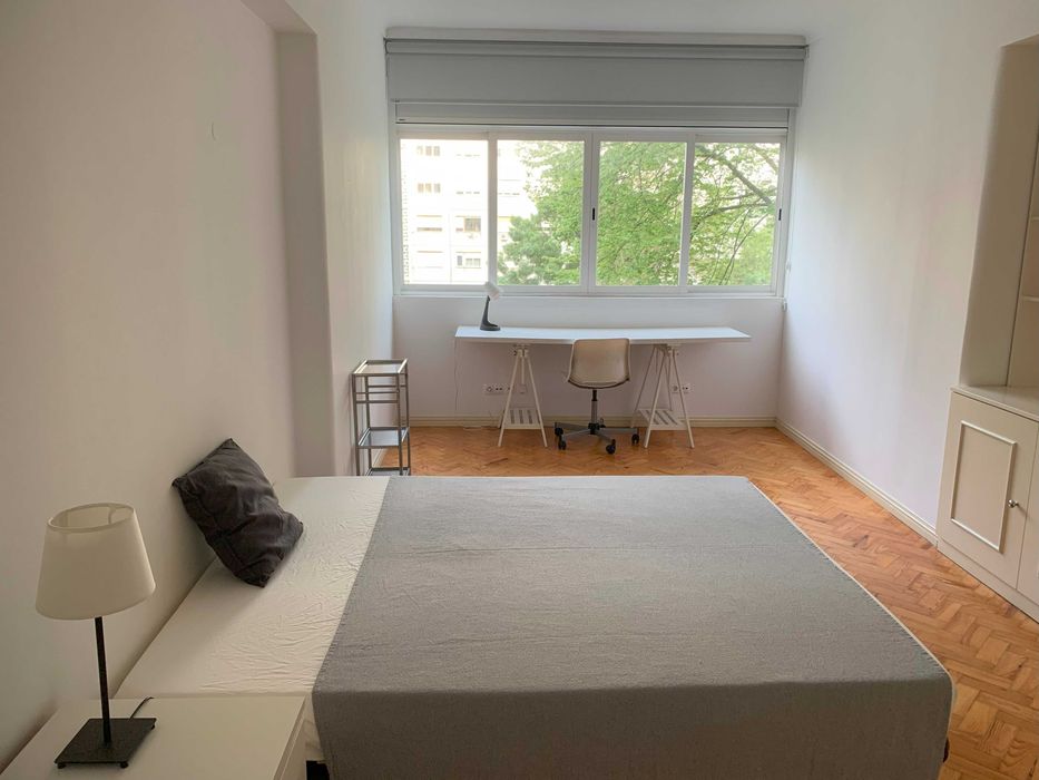 Quarto para arrendar em Alvalade