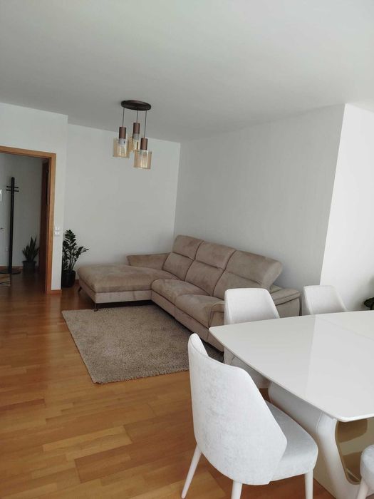 Apartamento T2 em Pedroso – Excelente Exposição Solar e Acessos