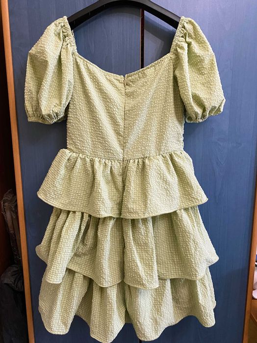 Гарна романтична сукня prettylittlething