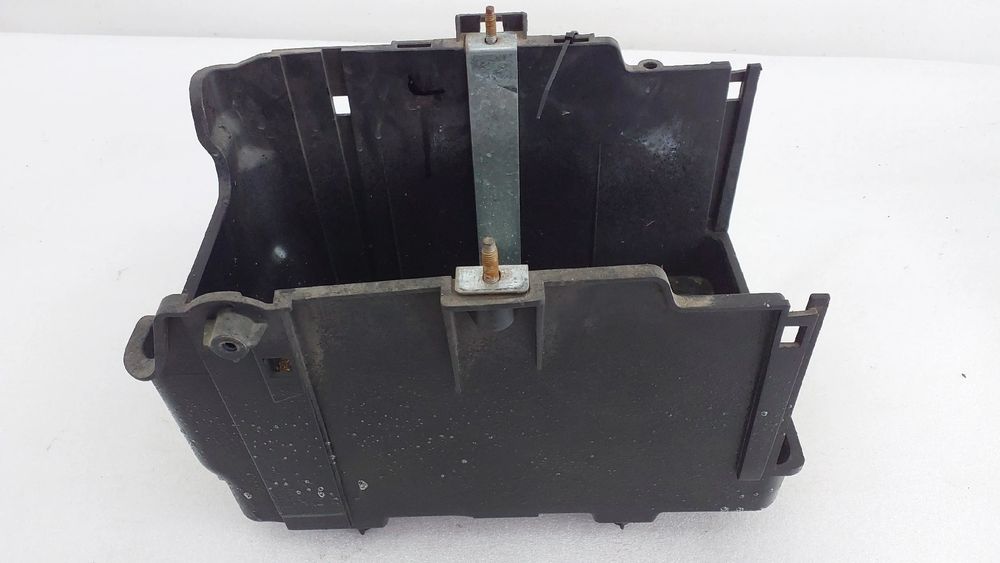 Base / caixa da bateria FORD Fiesta VI (CB1, CCN)