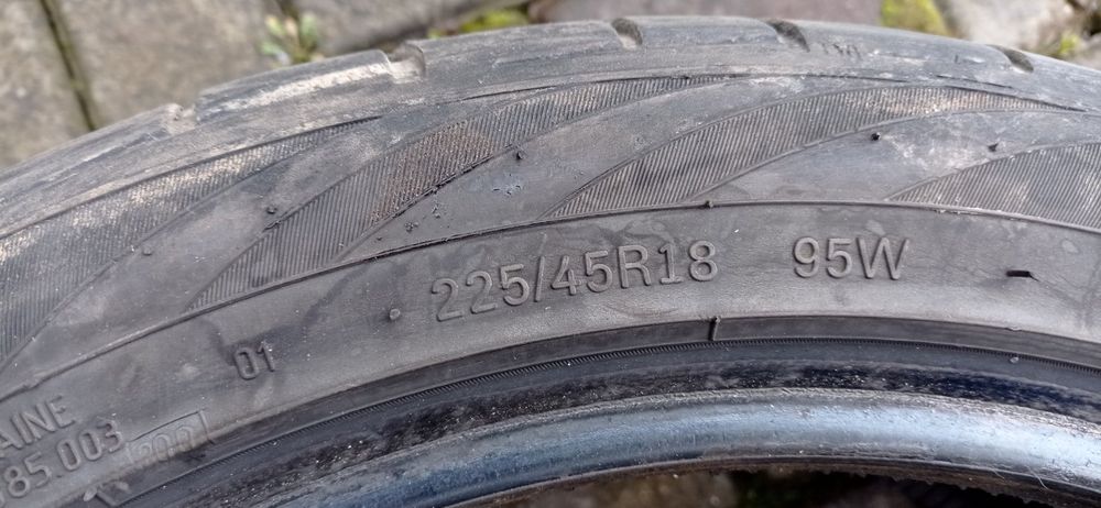 Продам зимню і літню резину.