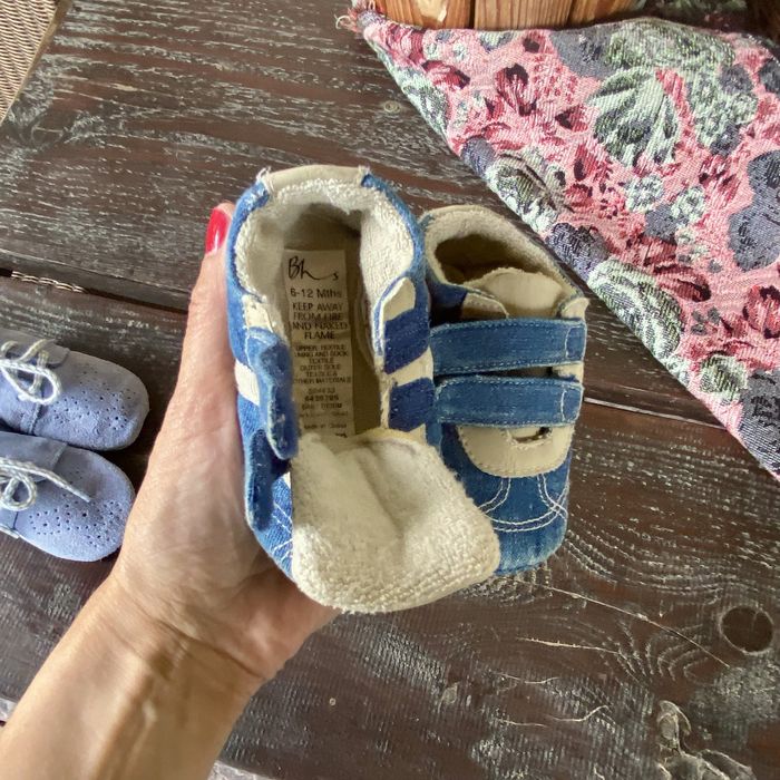 Eleganckie zamszowe buciki dla chłopca