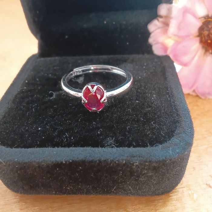 Anel em Prata 925 com Rubi 7x5 Certificado
