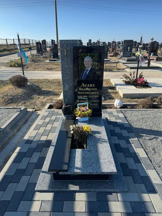 Памятники Обухів: виготовлення, установка